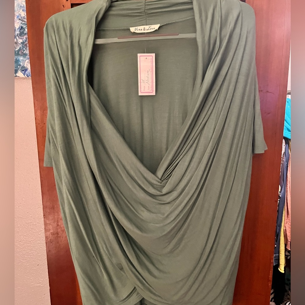 Vine & Love pullover drape swearer NWT green